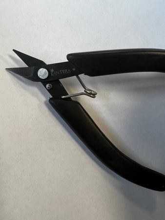 Profesionální kleště na stříhání keratinových pramenů – ideální nástroj pro precizní prodlužování vlasů